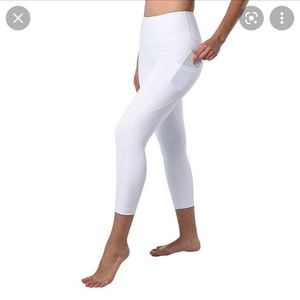 90 Degree Capri pocket leggings
